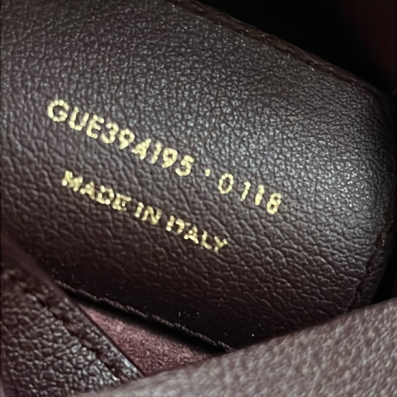 Saint Laurent Burgundy East West Leather Tote Bag - Picture 13 of 16